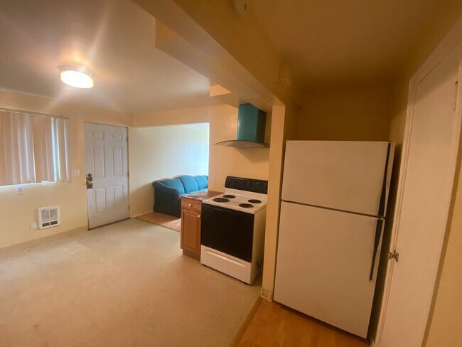 903/905 E. Hoffman Ave