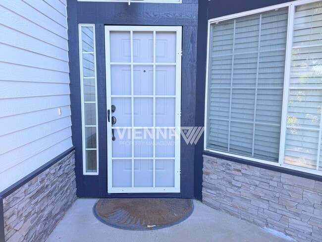 Photo - 2736 Genesee Dr