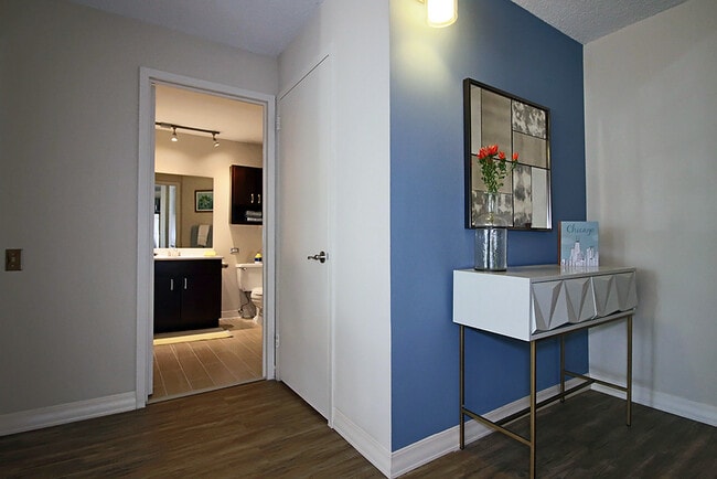 Photo - 11 W Chestnut St