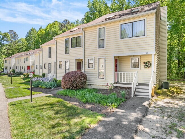 Photo - 1701 Early Settlers Rd