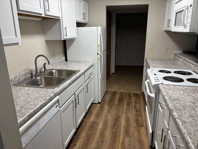 Photo - 3 Bedroom/2 Bathroom Apartment! Unit 2714-201