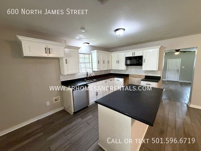Photo - 600 N James St