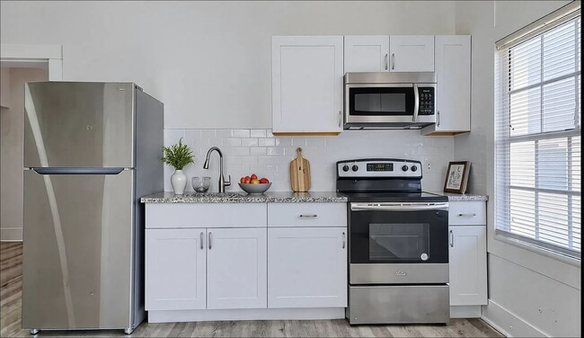 Photo - Charming 1-Bedroom Apartment in Sherman! Unidad 121 W Moore St -  101