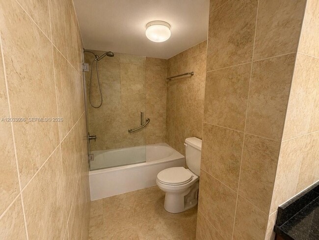 Photo - 1000 Parkview Dr Unit 415