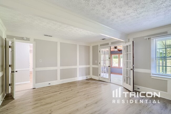 Photo - 3321 Manchester Dr SW