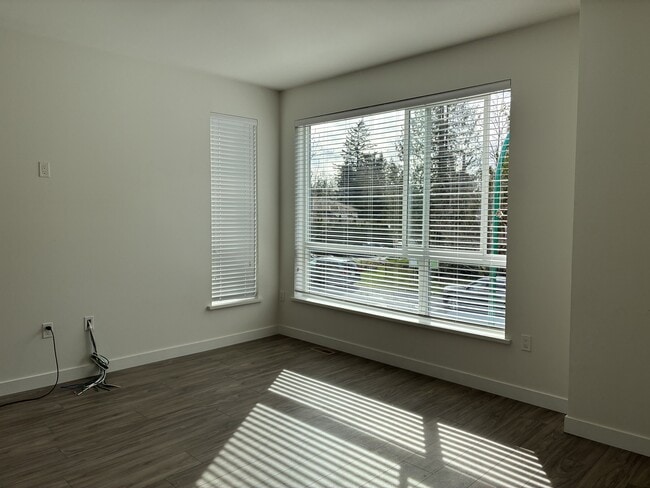 Photo - 7288-7188 188 St