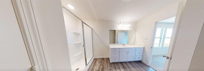 Photo - 384 Enforcer Lp