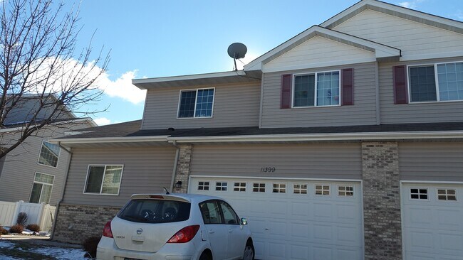 End unit. - 11399 16th St NE
