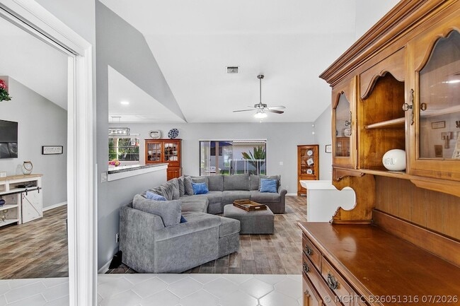 912 Blueberry Dr