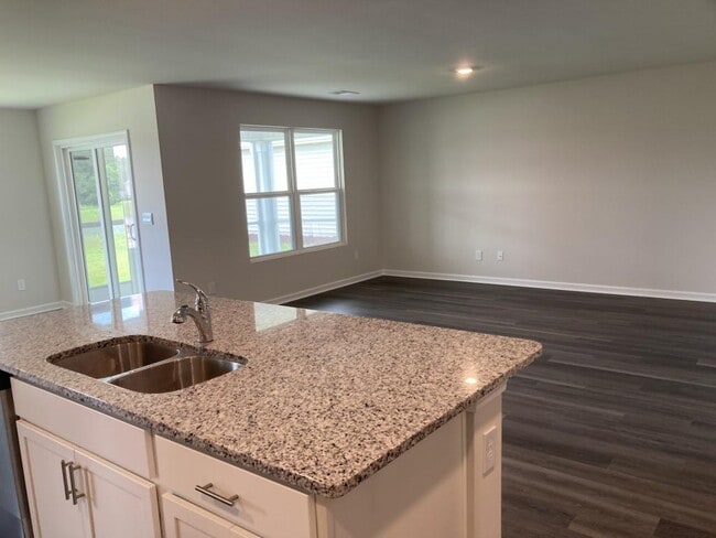 129 Kings Acre Ct