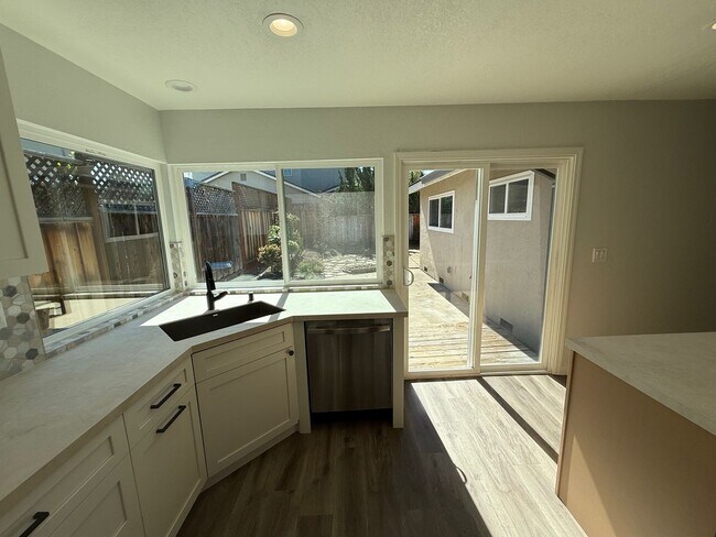Photo - Absolutely Gorgeous 3 Bedroom 2 Bath Upgraded Home, New Kitchen, New Baths, New Flooring, Etc.
