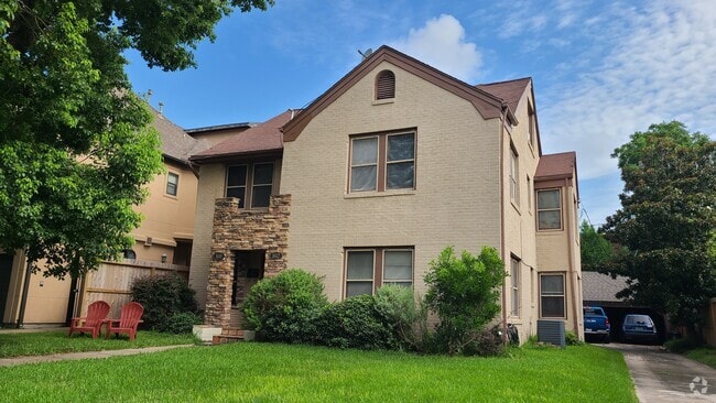 Building Photo - 1610 Castle Ct Unit 1610 Castle Court Rental