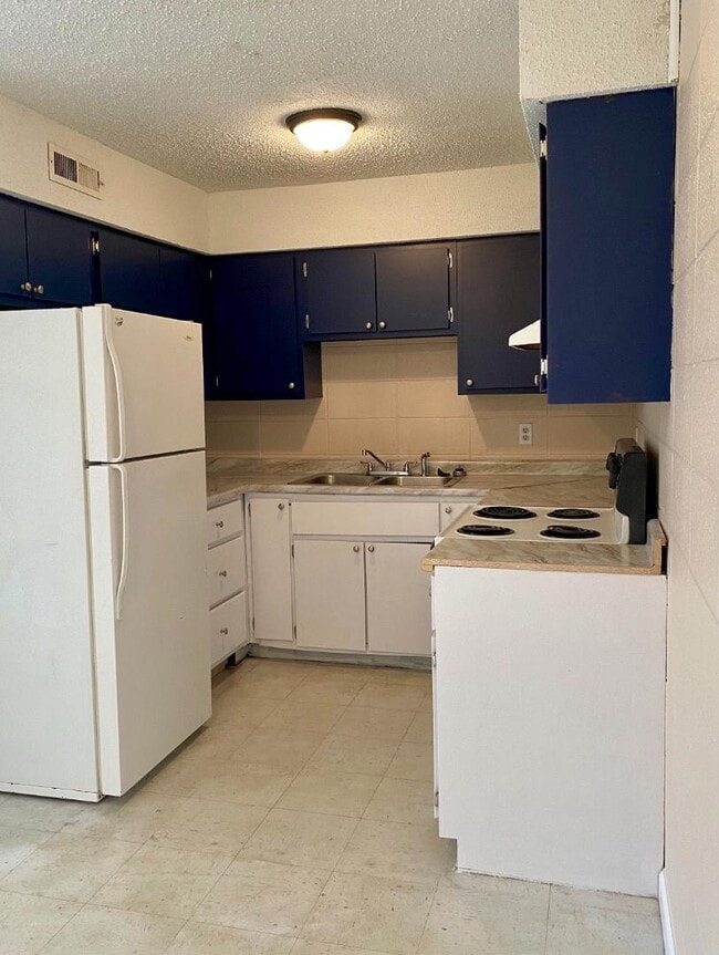 Photo - 3322 S Westwood Blvd