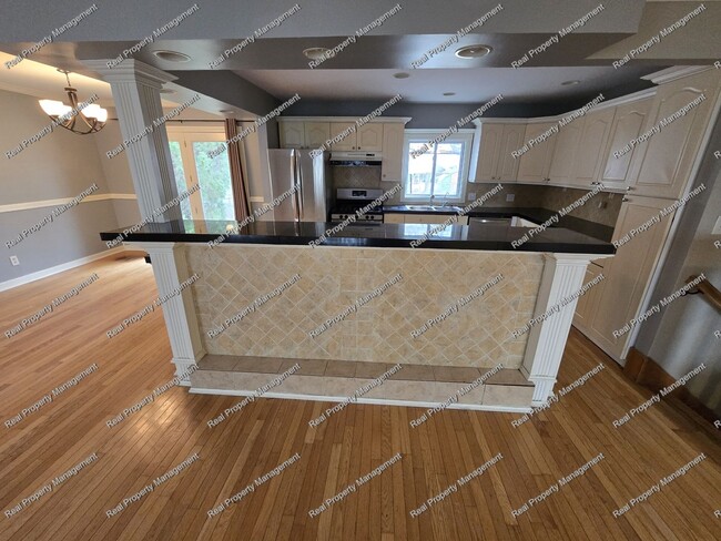 Photo - Large 4 Bedroom Tri-Level in LOFS