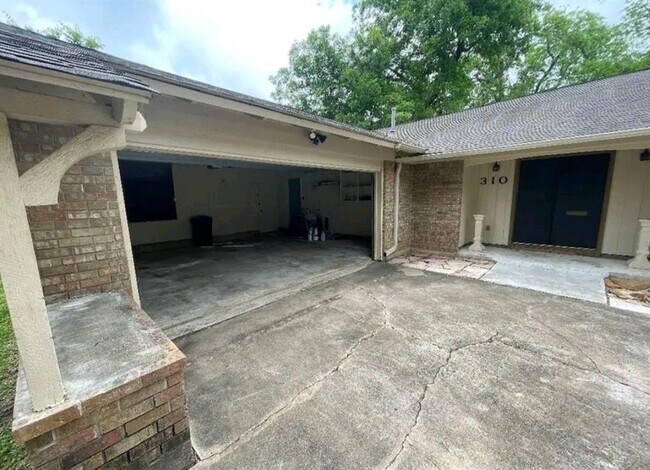 Photo - 310 That Way St