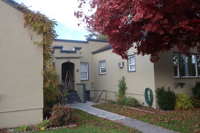 Building Photo - 710 Monroe St Unit D