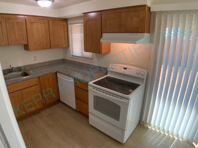 Photo - 16136 SE Main St