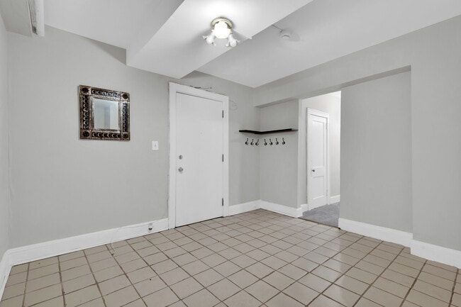 Photo - 1820 Clydesdale Pl NW