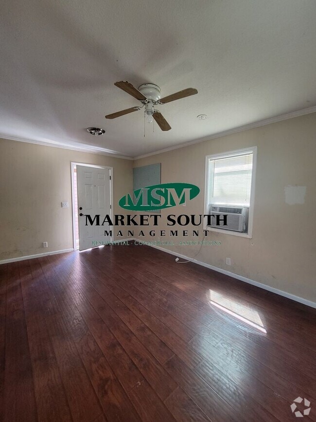 Building Photo - 510 E Anderson St Unit B Rental