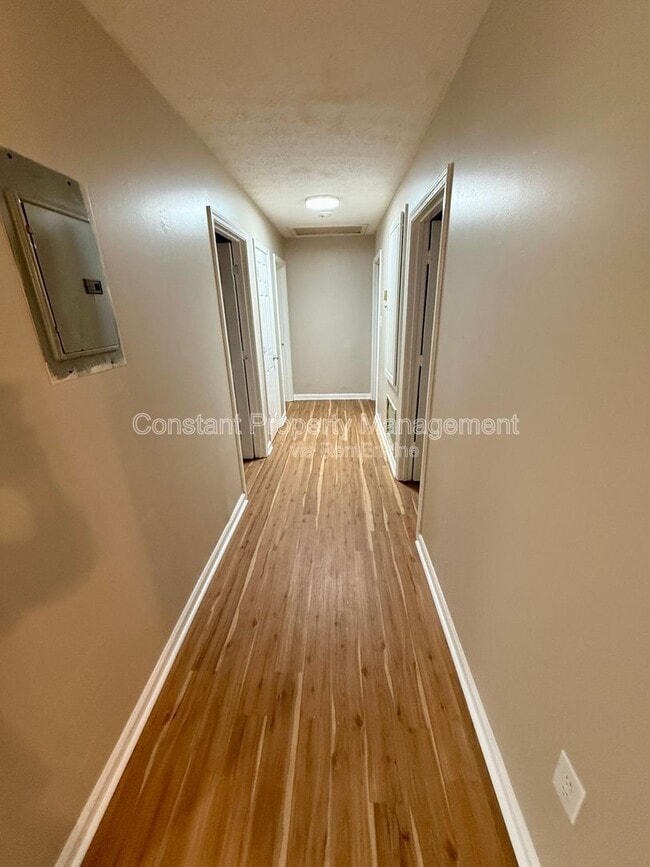Photo - 701 English St