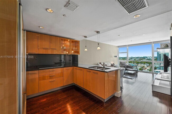 6801 Collins Ave Unit 1214(door1203)