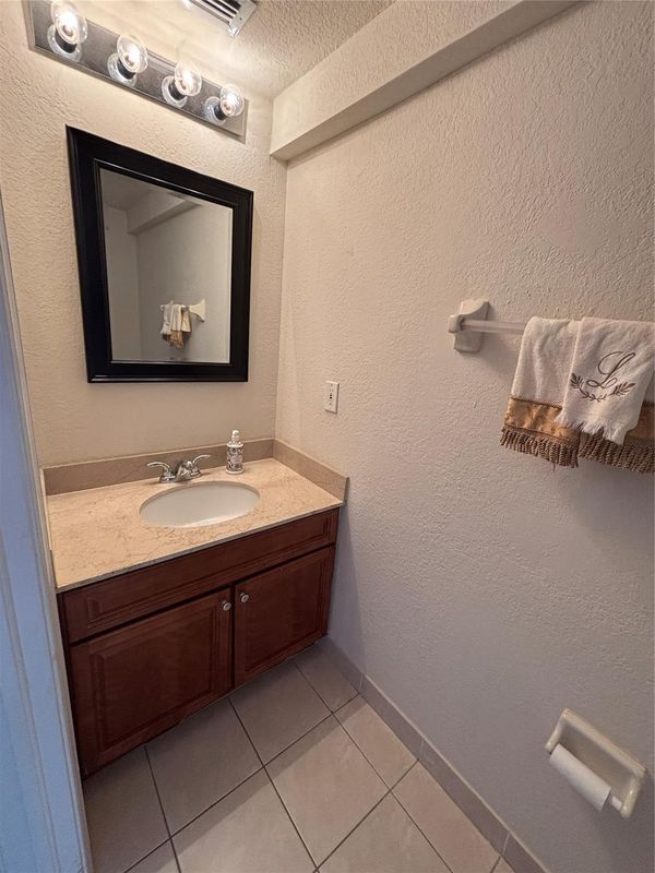 Photo - 451 NE 1st St