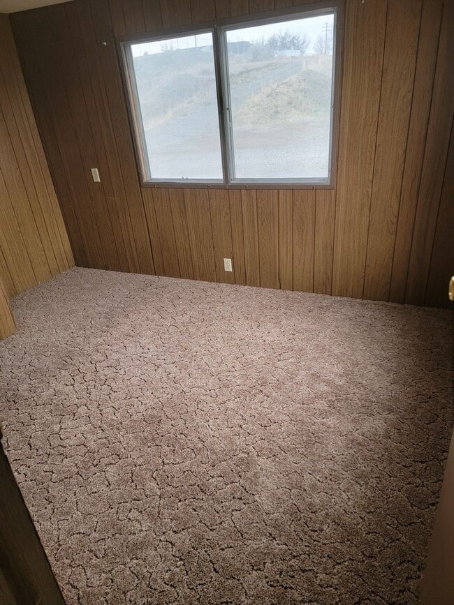 Building Photo - Small 2 bed MH