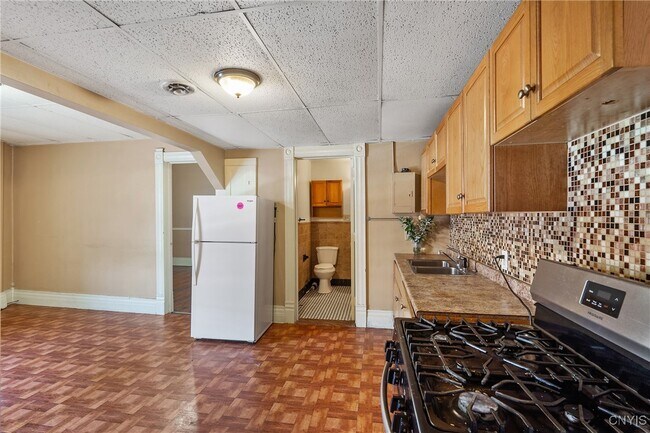 Photo - 319-25 N Salina St