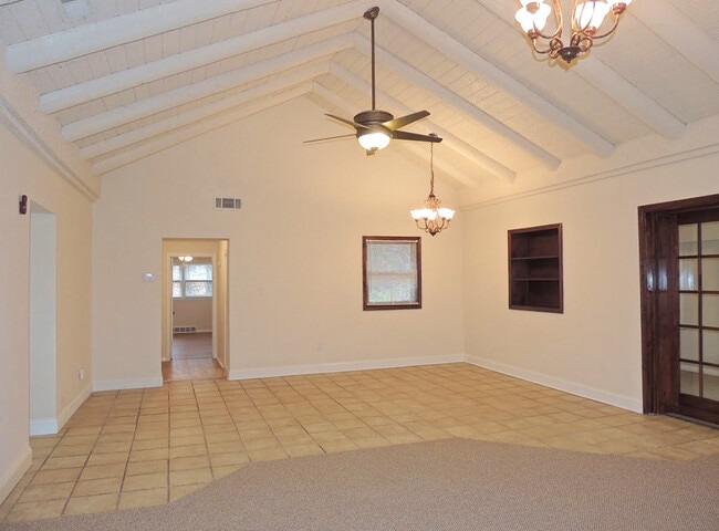 Photo - Extraordinary 4 Bedroom 2 Full Bathroom Co...