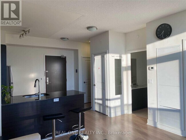 Photo - 88 Sheppard Ave E Unité 2706