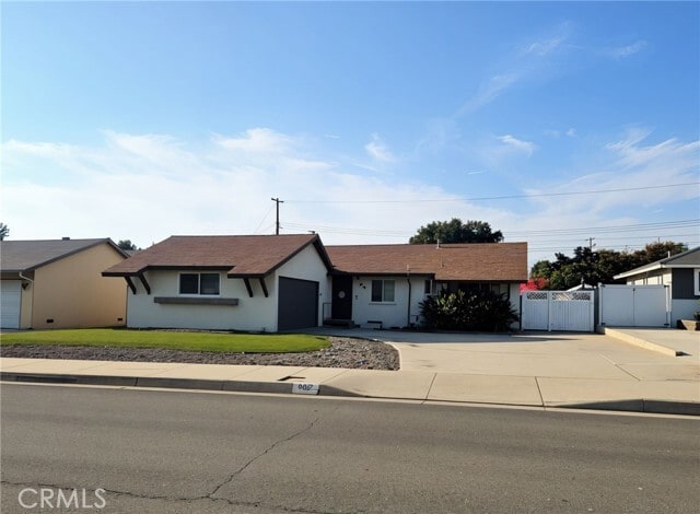 Building Photo - 907 Thomas Ave Rental