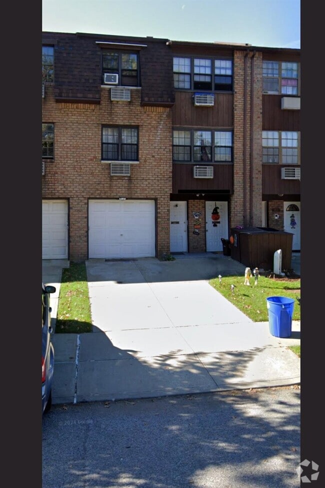 Building Photo - 15618 80th St Rental