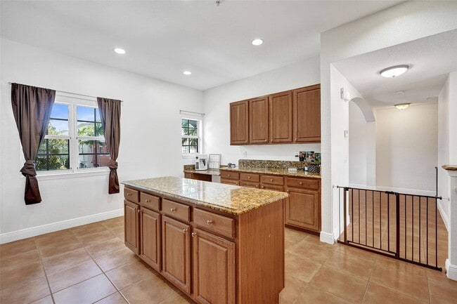 Photo - 228 SW 6th Ct