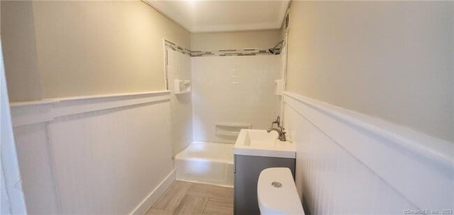 Photo - 641 Ferry St