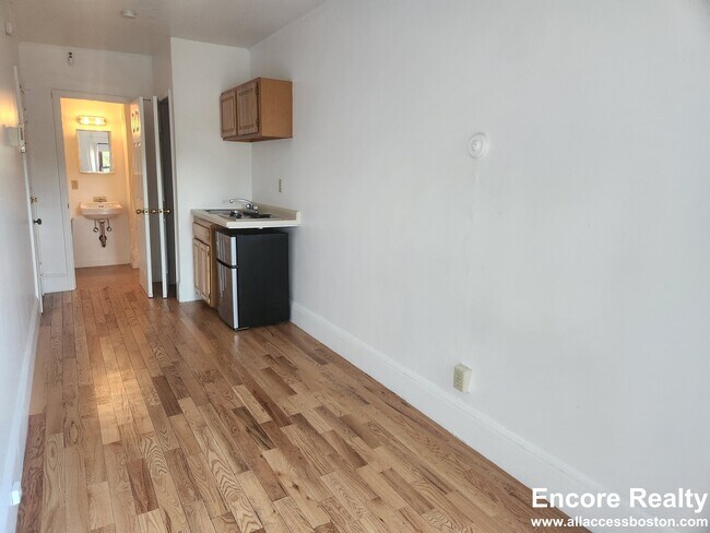 Photo - 1067 Beacon St Unit 4