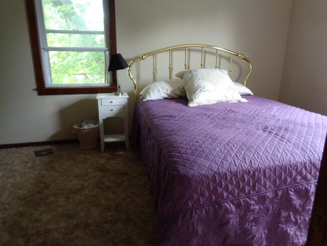 Main bedroom with queen size bed - 11627 Watertown Plank Rd Apartments Unit WP