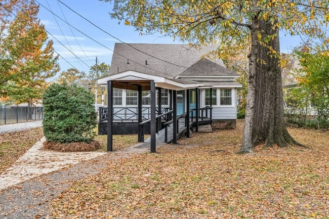 Photo - Spacious 3-bedroom, 2 full-bath property suited for residential living or commercial use