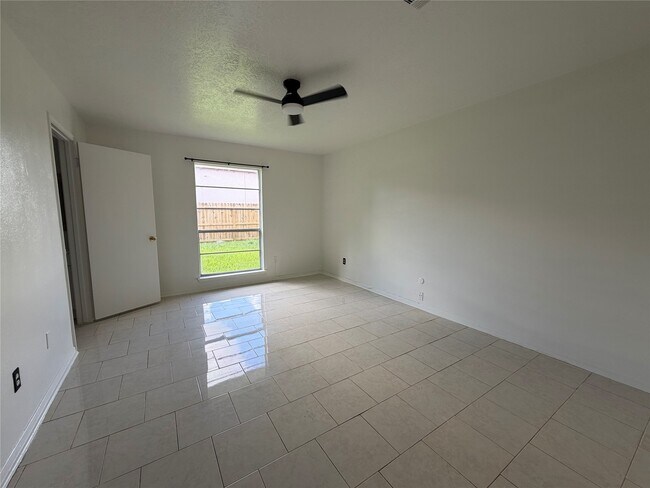 Photo - 14407 Locke Ln