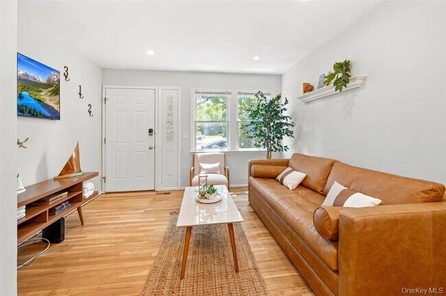 49 Canoe Place Rd