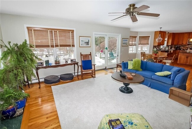 Photo - 641 Middle Rd