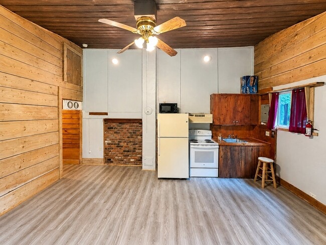 115 Lillibridge Ave Unidad Front Unit