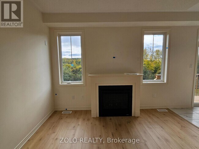 Photo - 496 Trevor St.