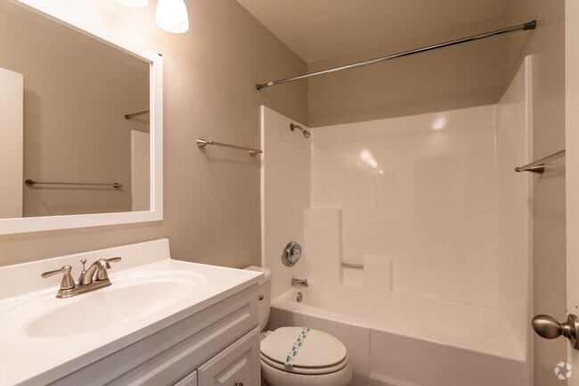 1BR, 1BA - 725 SF