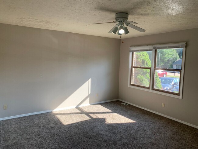 Photo - 1383 W Allen St Unit B5