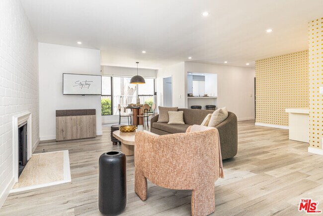 Photo - 8911 Cynthia St