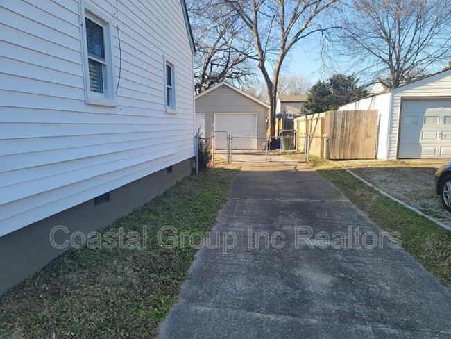 Photo - 1364 Jenifer St