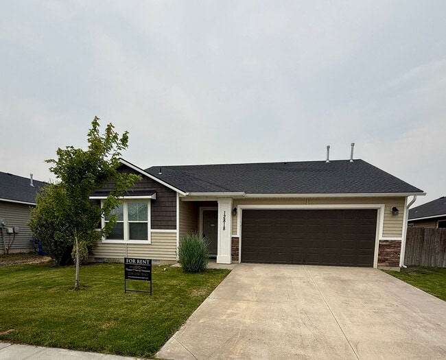 Building Photo - Wonderful three bedroom, 2 bath, home available now. Pets allowed.