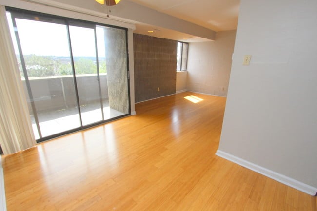 Building Photo - EDMOND SQUARE Rental