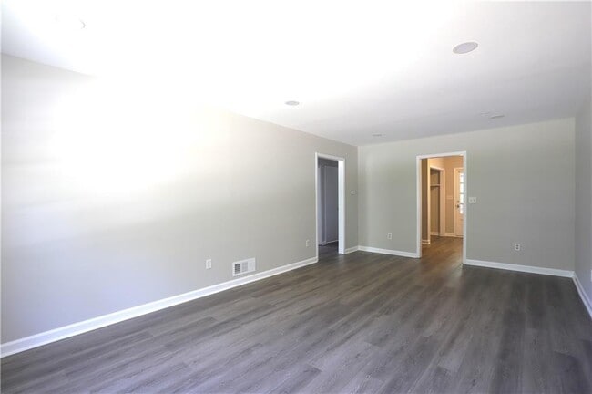 Photo - 4732 Valley Dale Dr SW