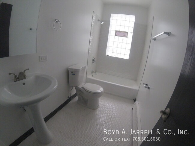 Photo - 5941 S Michigan Ave Unit 5941-1